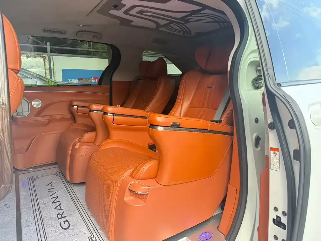 Toyota Granvia — фото 6