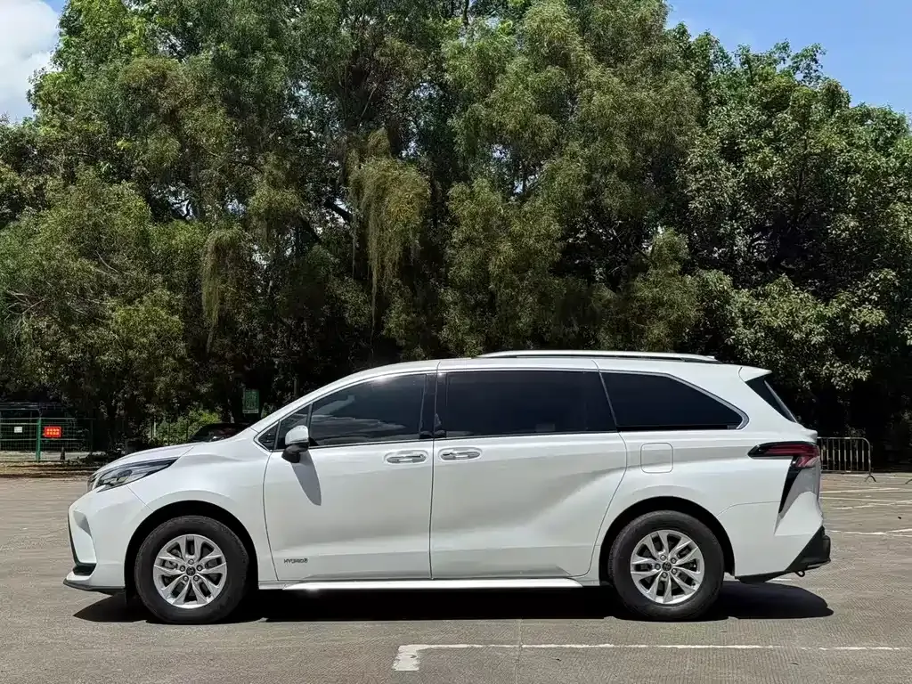 Toyota Granvia — фото 8