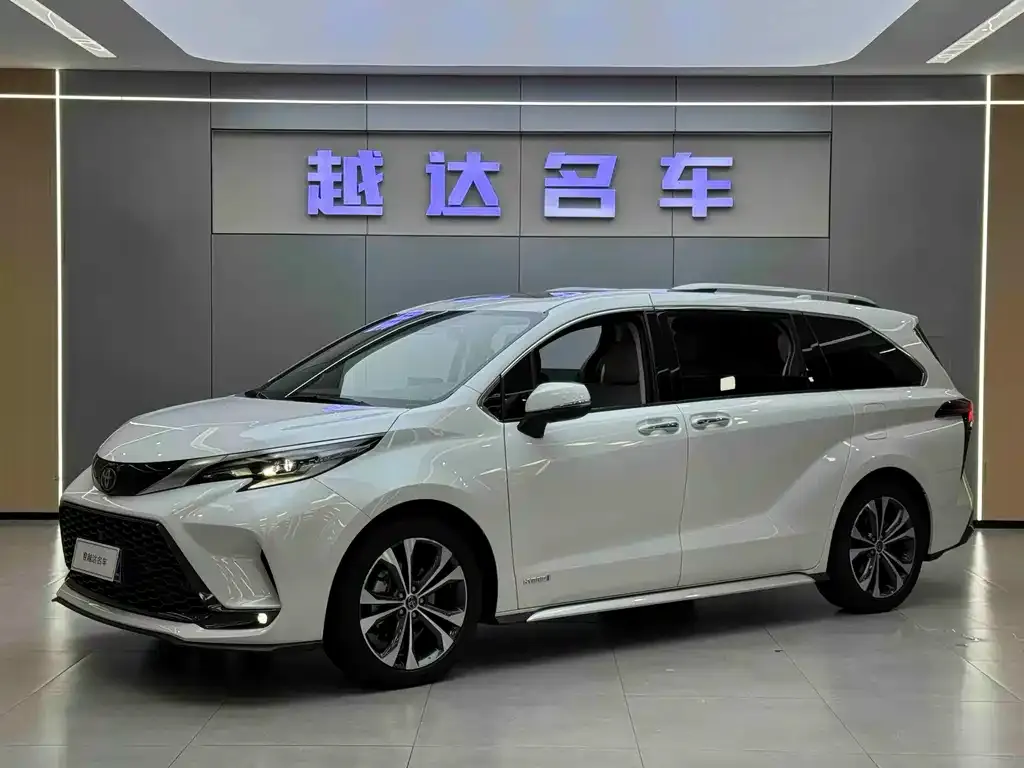 Toyota Granvia — фото 1