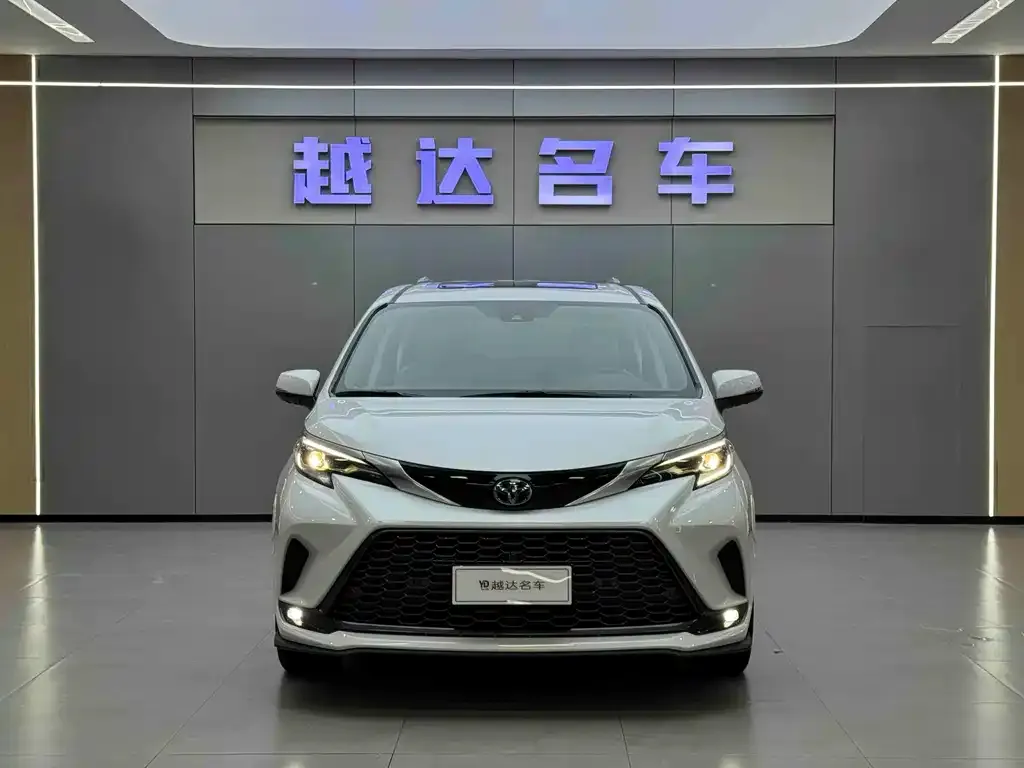 Toyota Granvia — фото 2