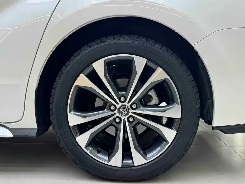 Toyota Granvia — фото 4