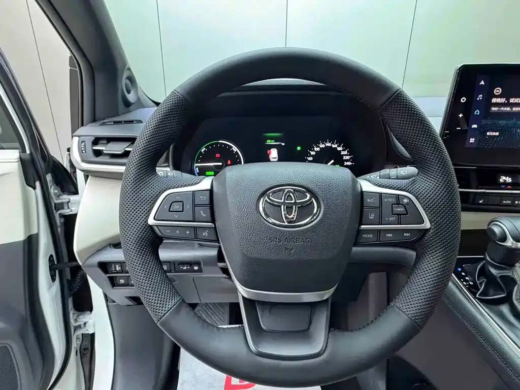 Toyota Granvia — фото 5