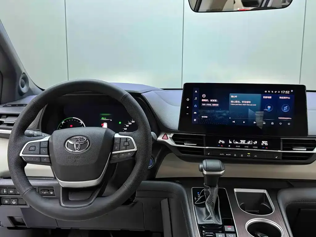 Toyota Granvia — фото 8