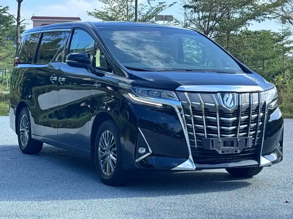 Toyota Alphard — фото 3