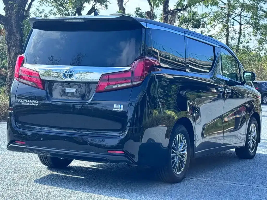 Toyota Alphard — фото 4