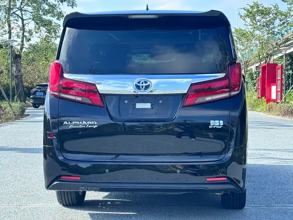 Toyota Alphard — фото 5