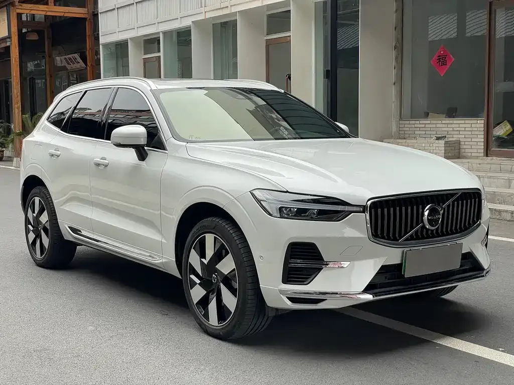 Volvo XC60 PHEV — фото 3