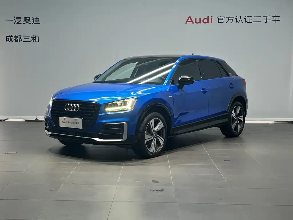Audi Q2L — фото 1