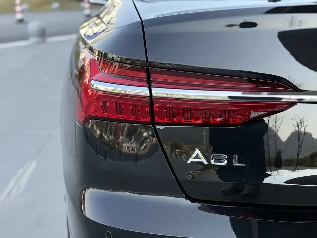 Audi A6L — фото 9