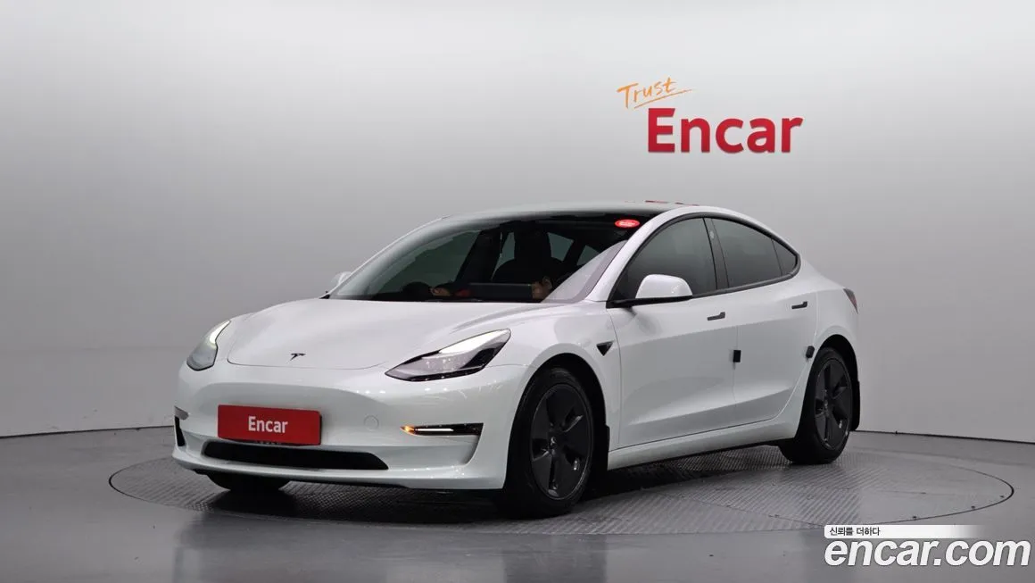 Tesla Model 3 — фото 1