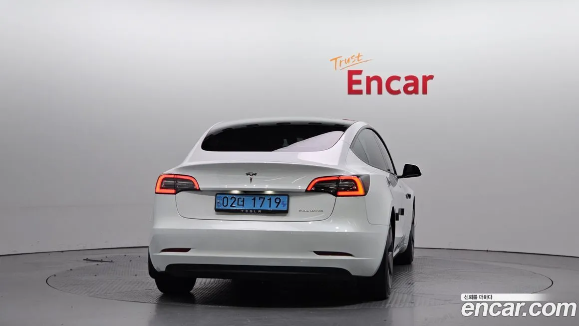 Tesla Model 3 — фото 4