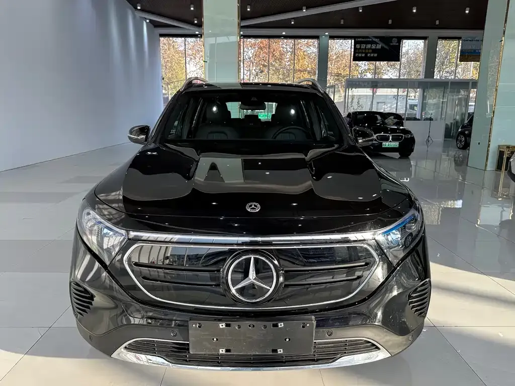 Mercedes-Benz EQB — фото 1