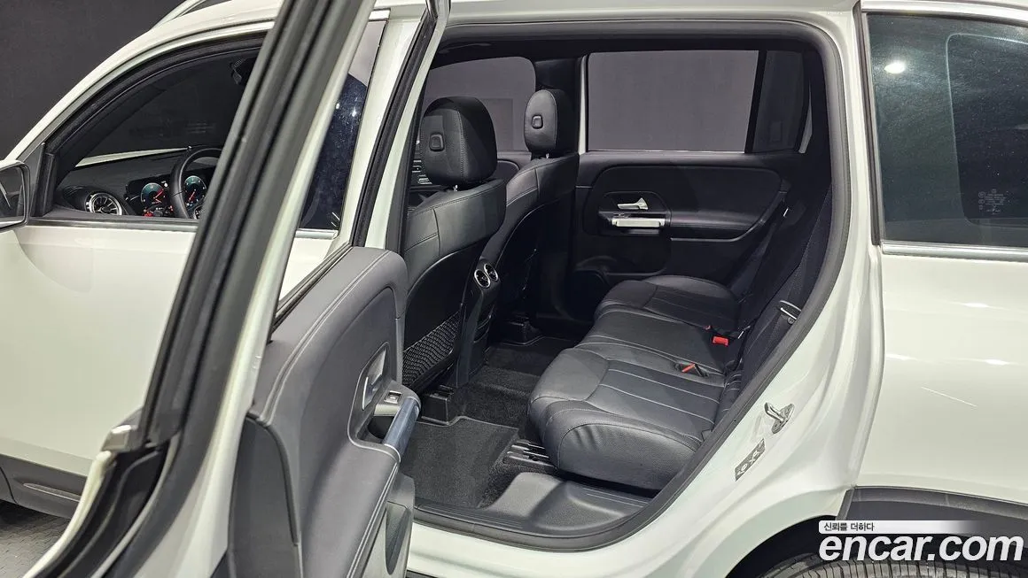Mercedes-Benz GLB-Class — фото 10