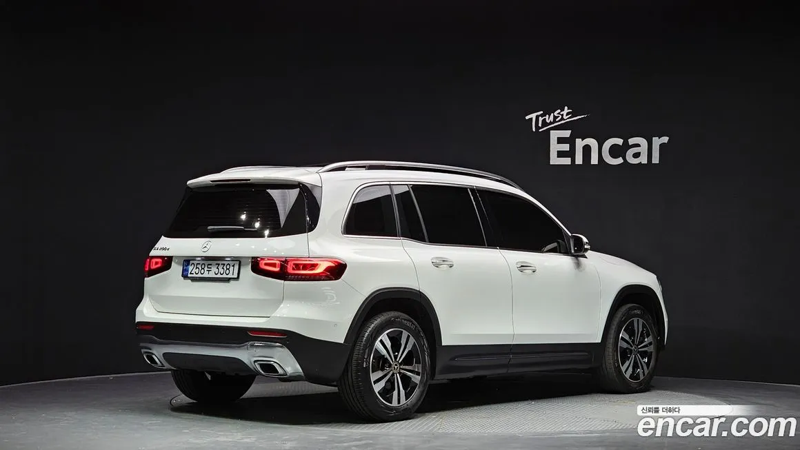 Mercedes-Benz GLB-Class — фото 2