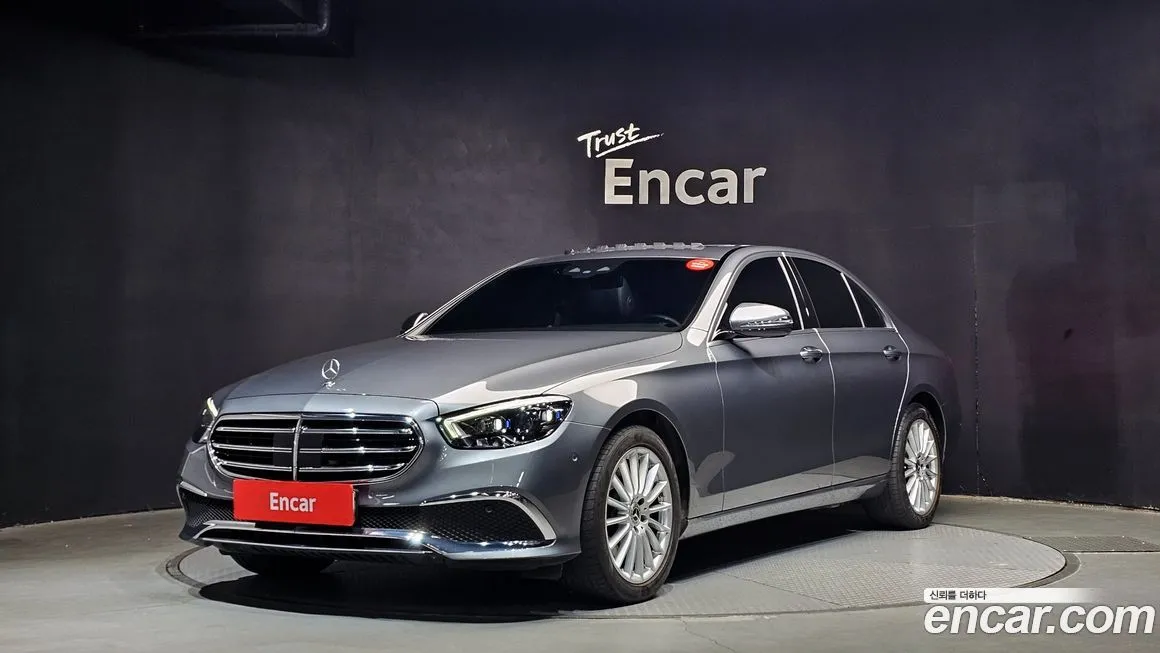 Mercedes-Benz E-Class — фото 1