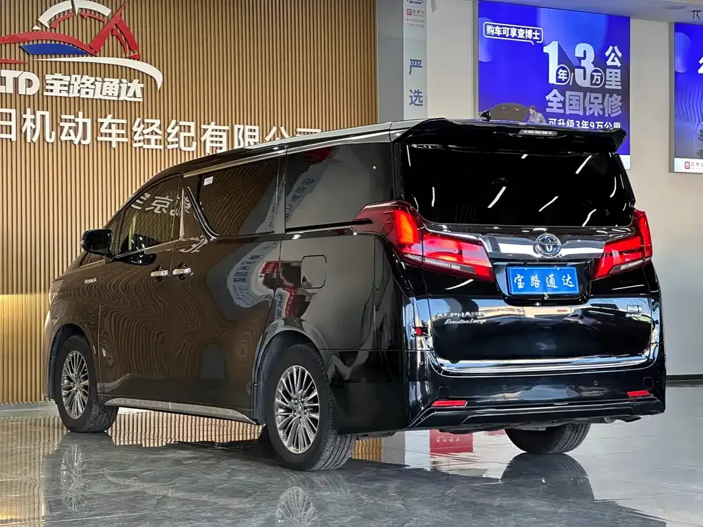 Toyota Alphard — фото 4