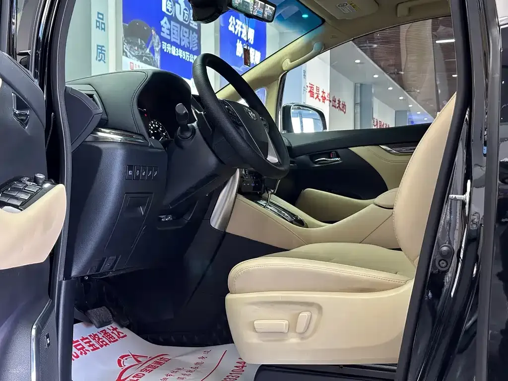 Toyota Alphard — фото 7
