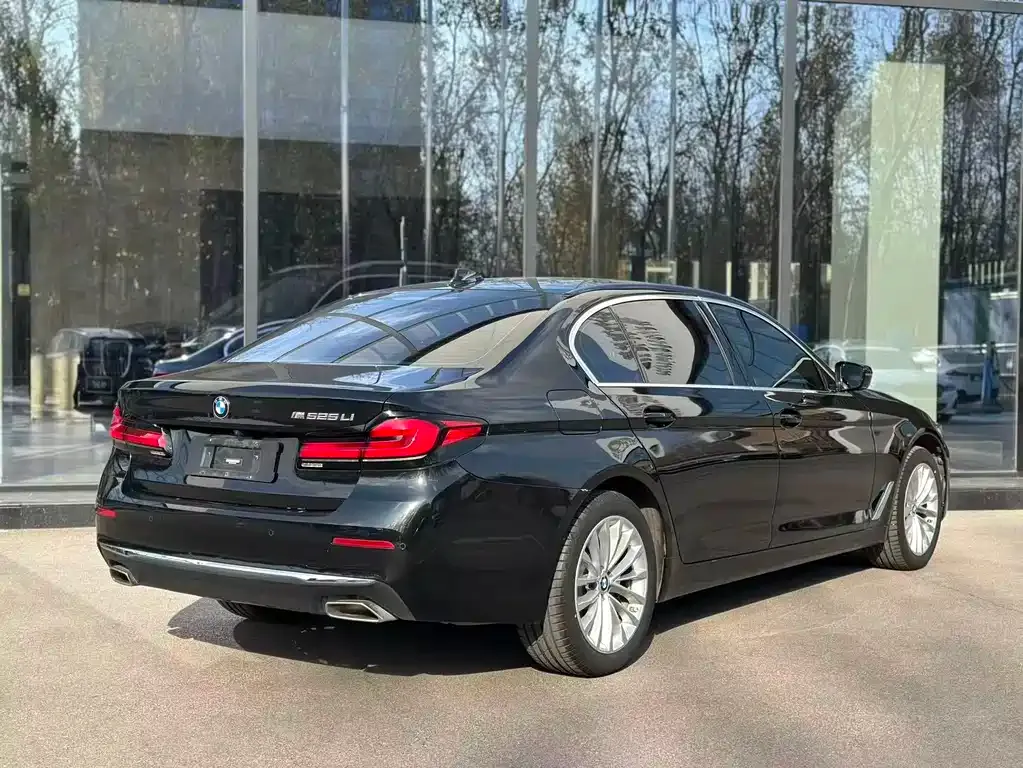 BMW 5 Series — фото 4
