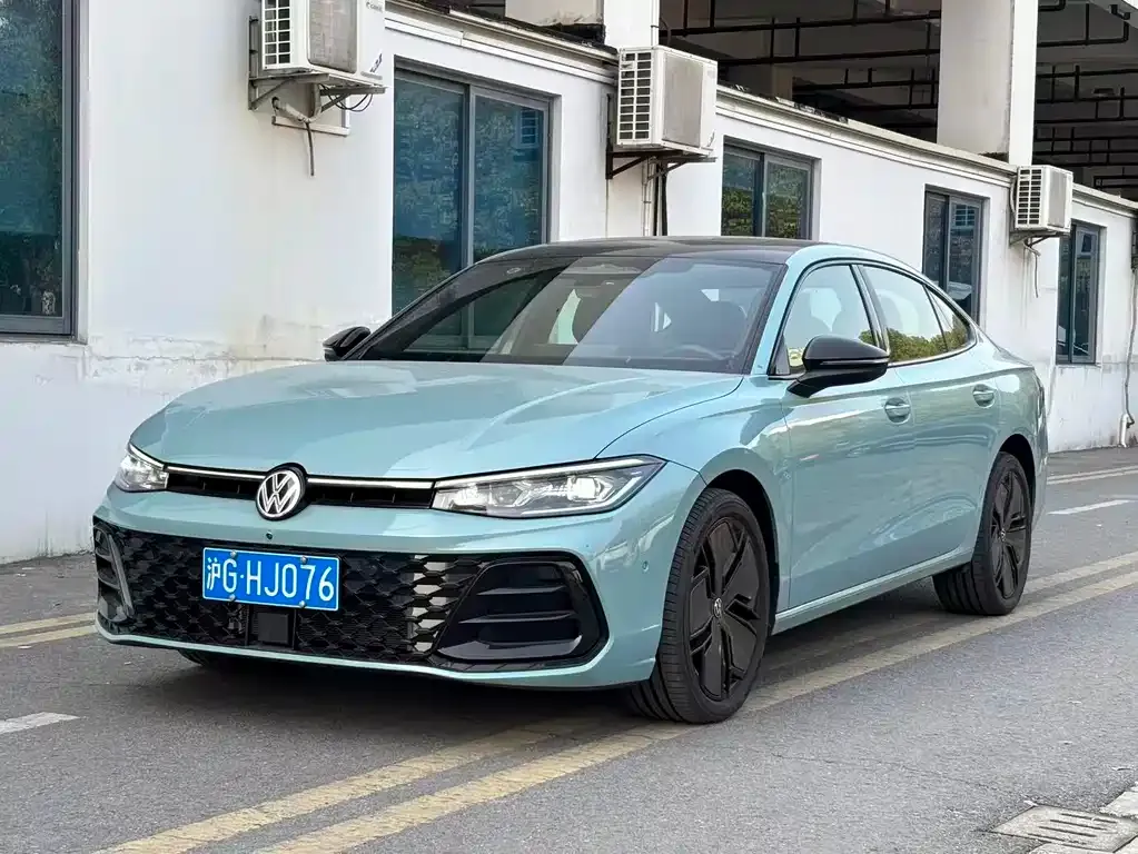 Volkswagen Passat — фото 1