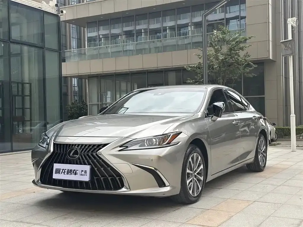 Lexus ES — фото 1