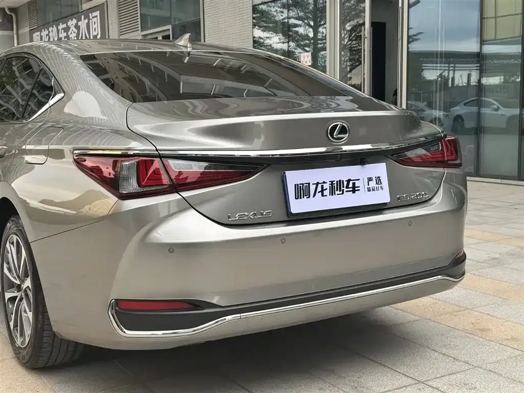 Lexus ES — фото 10