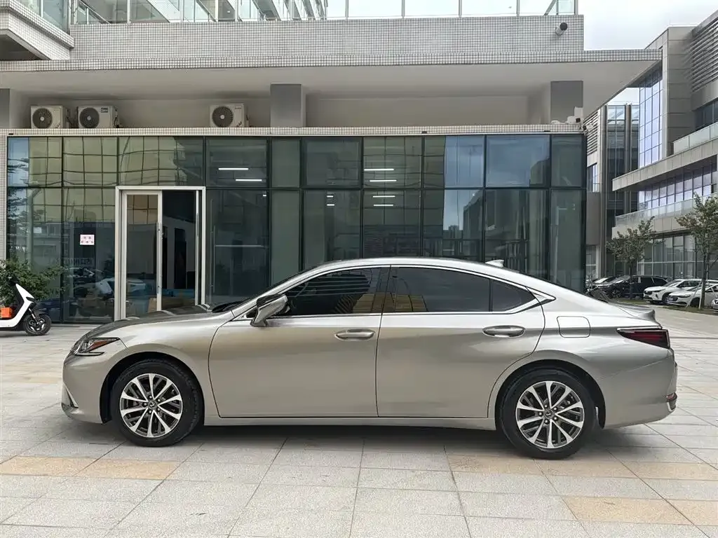 Lexus ES — фото 8