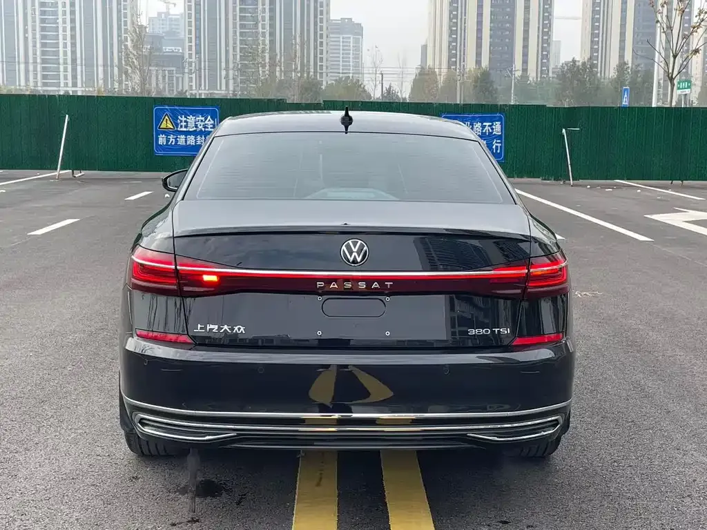 Volkswagen Passat — фото 8