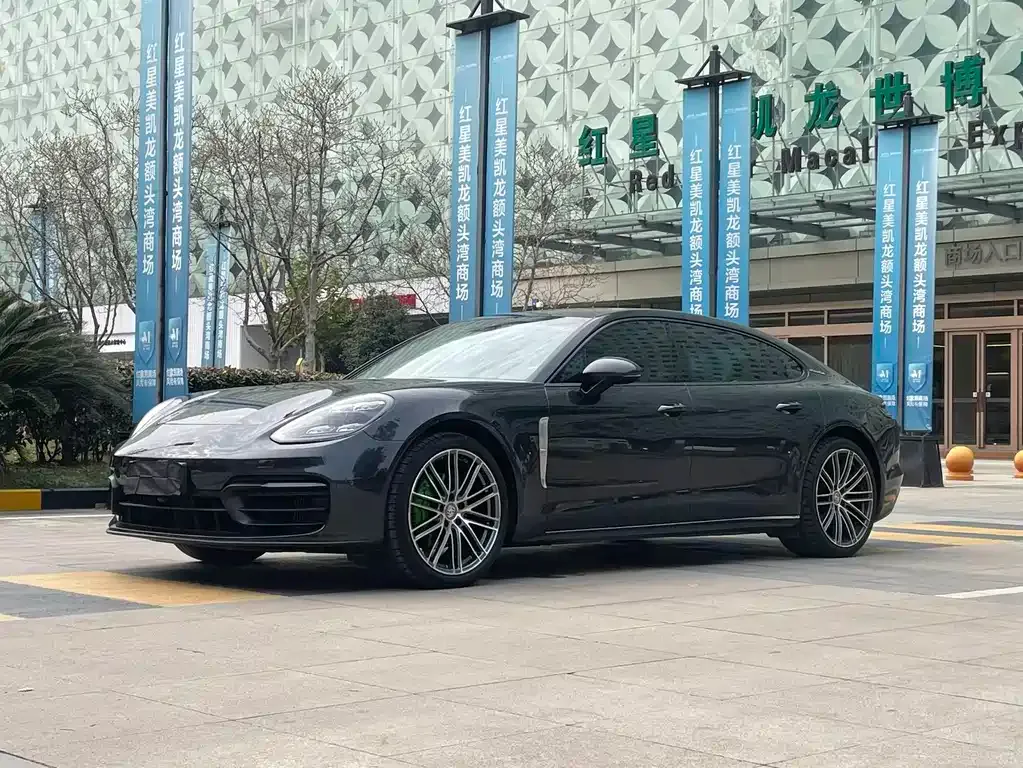 Porsche Panamera — фото 1