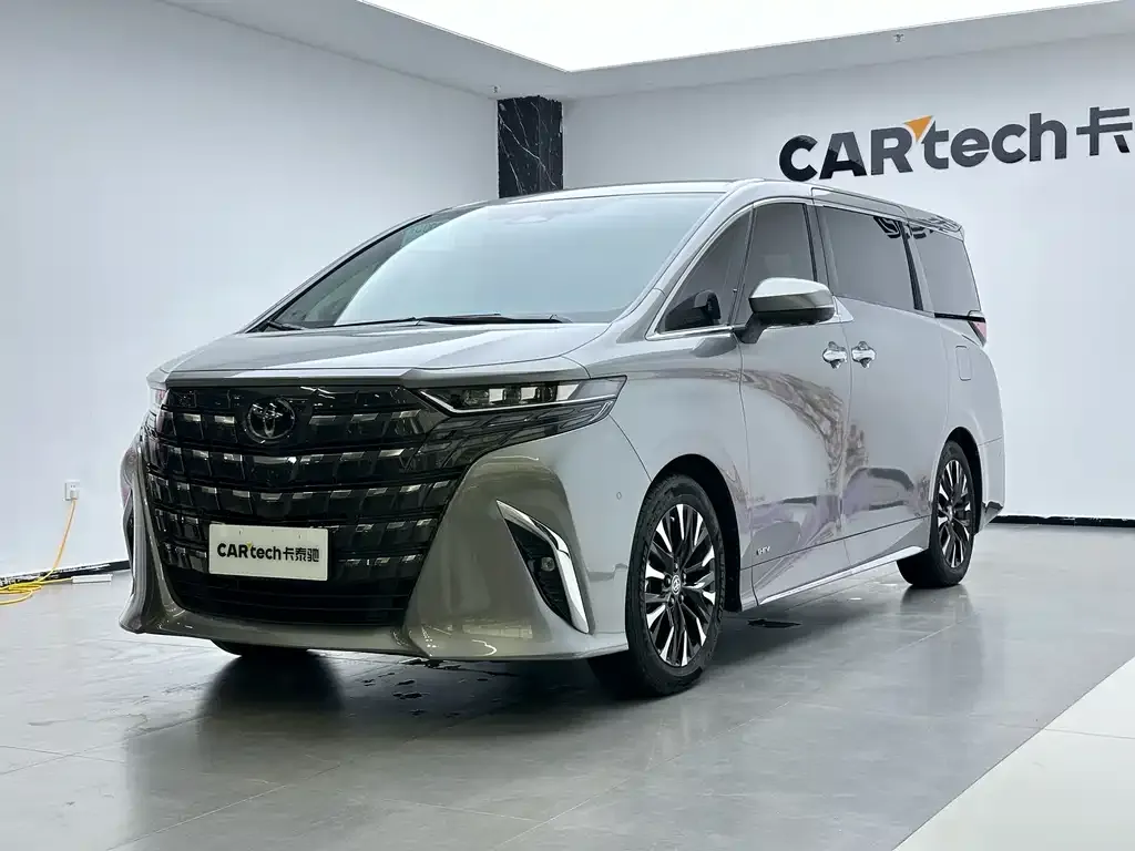 Toyota Alphard — фото 1
