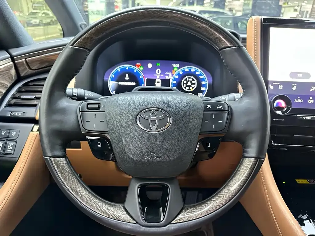 Toyota Alphard — фото 10