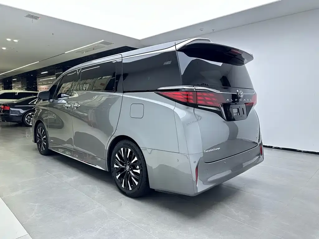 Toyota Alphard — фото 6