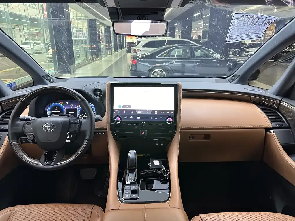 Toyota Alphard — фото 9