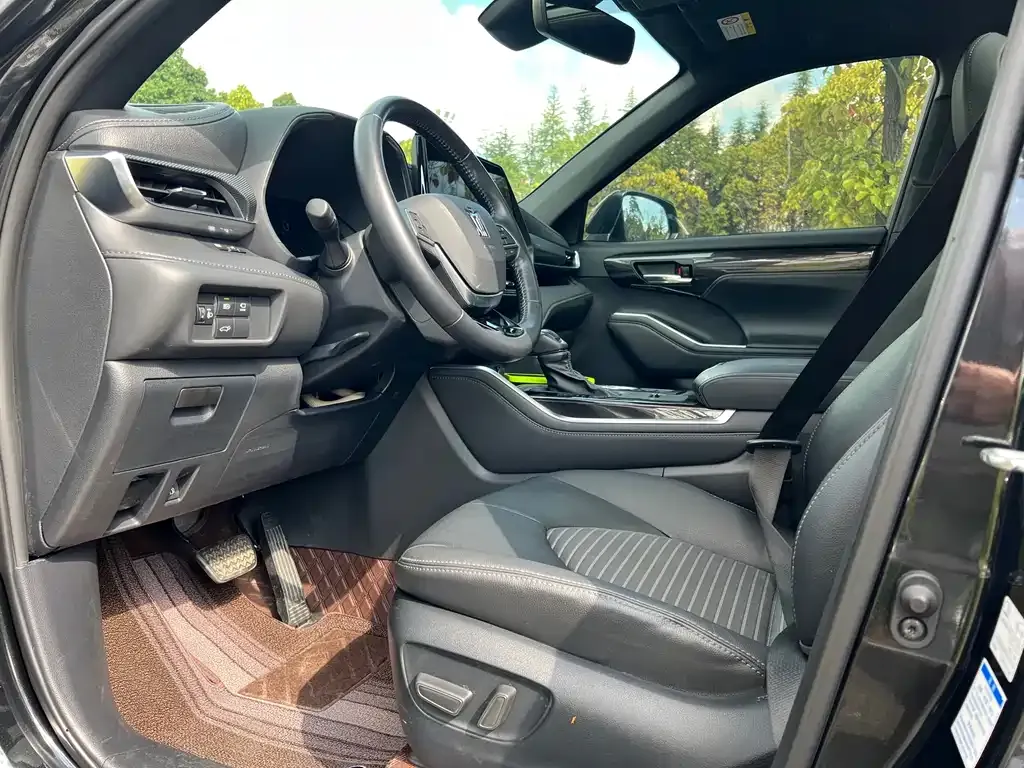 Toyota Crown Kluger — фото 4