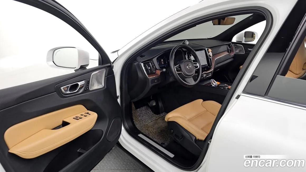 Volvo XC60 — фото 10