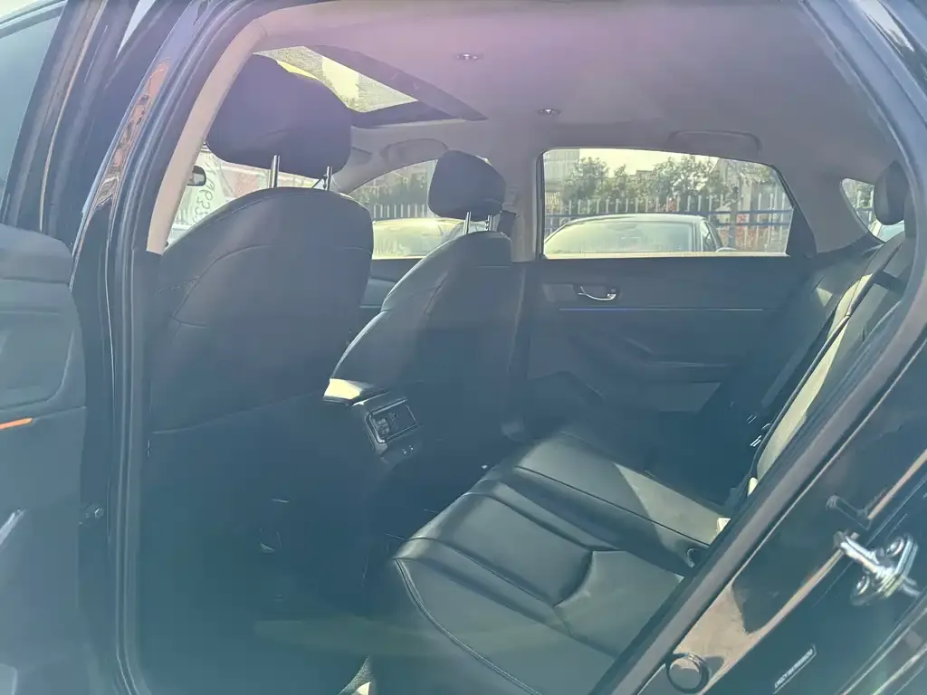 Honda Accord — фото 10
