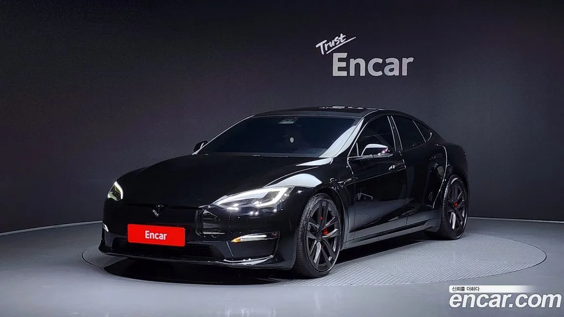 Tesla Model S — фото 1