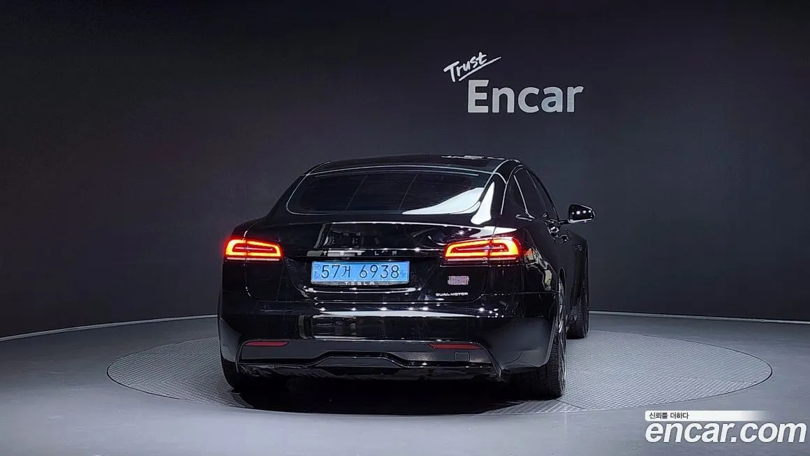 Tesla Model S — фото 4