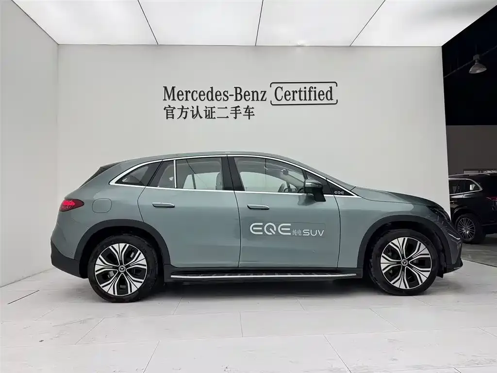 Mercedes-Benz EQE SUV — фото 4