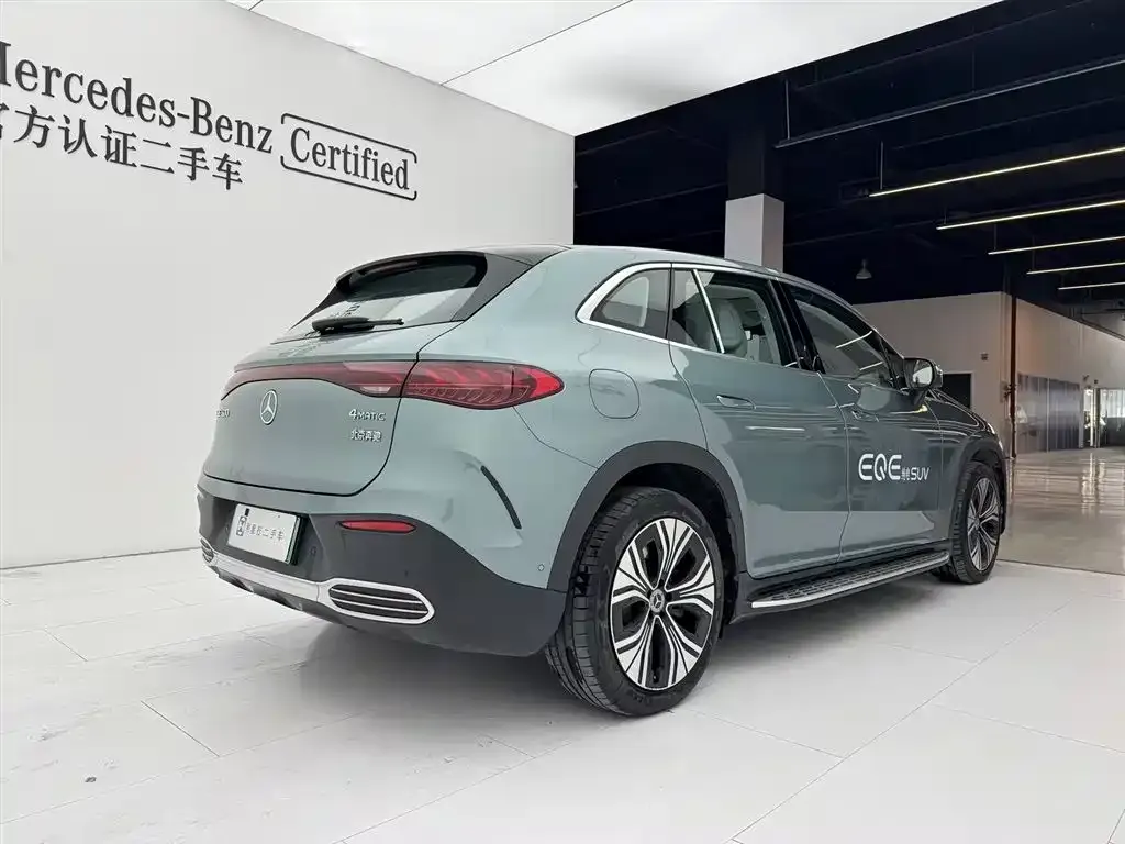 Mercedes-Benz EQE SUV — фото 5