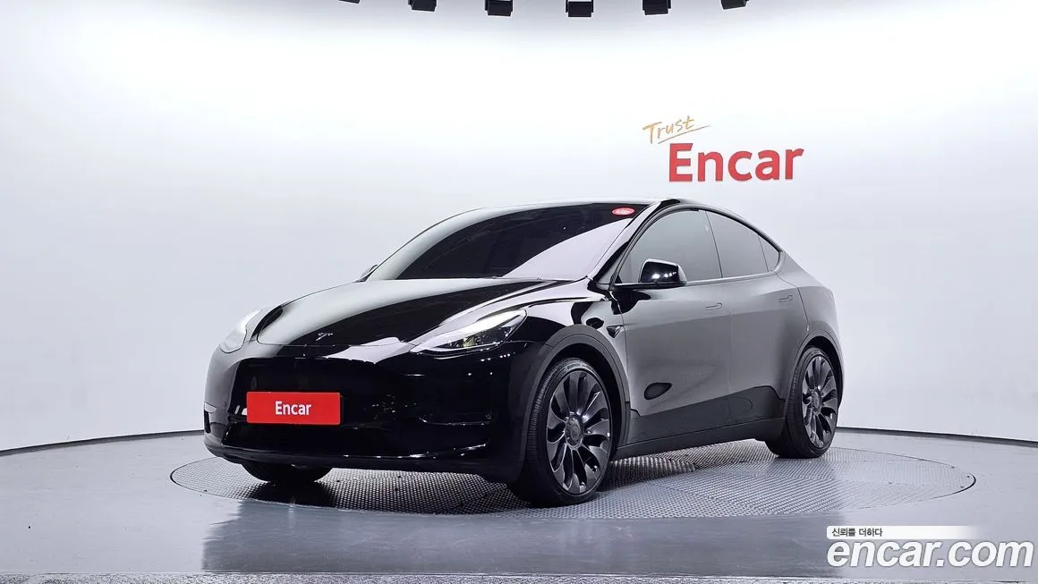 Tesla Model Y — фото 1