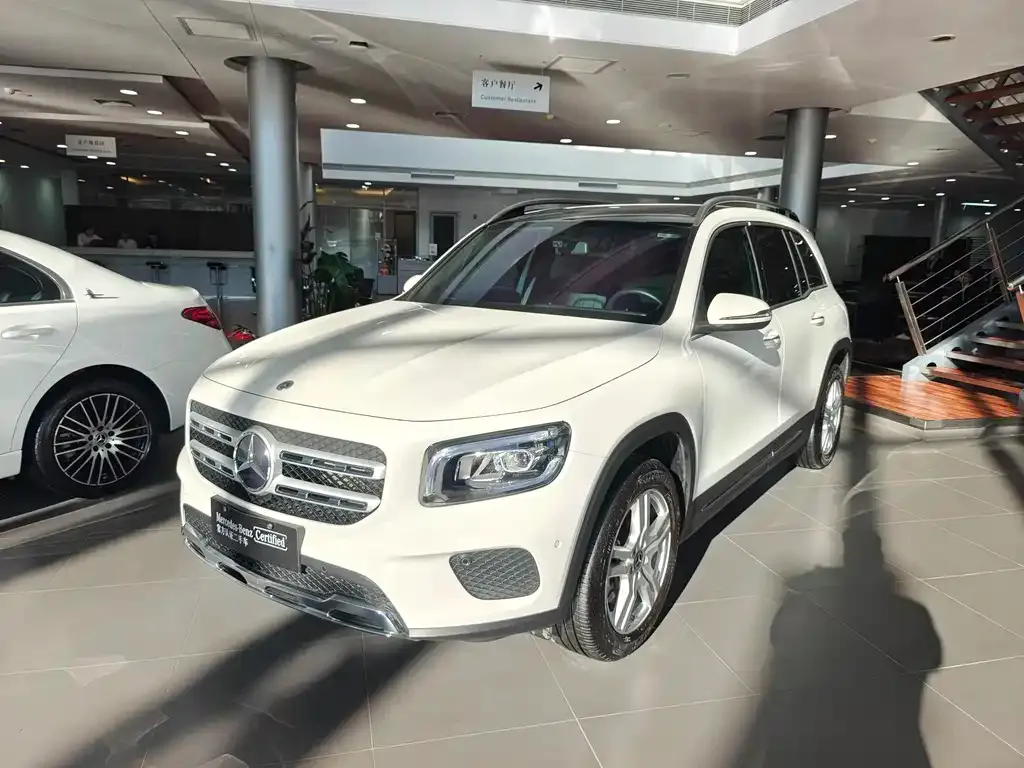 Mercedes-Benz GLB — фото 1
