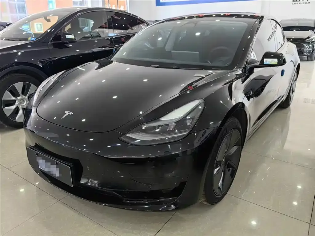 Tesla Model 3 — фото 1