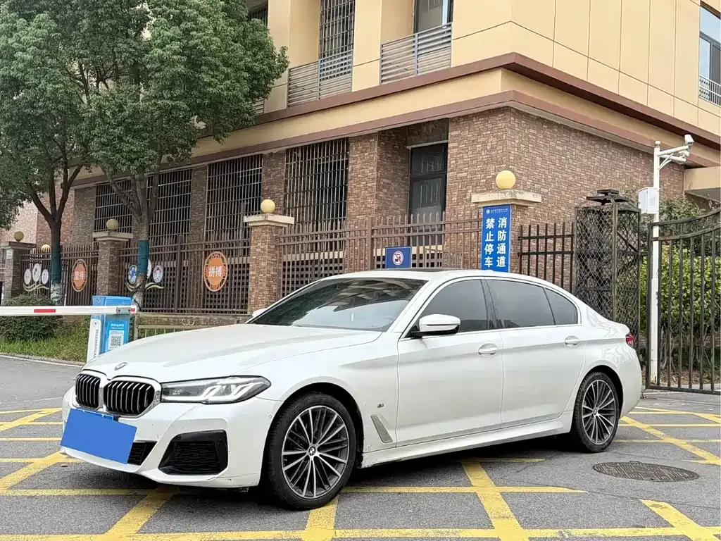 BMW 5 Series — фото 1