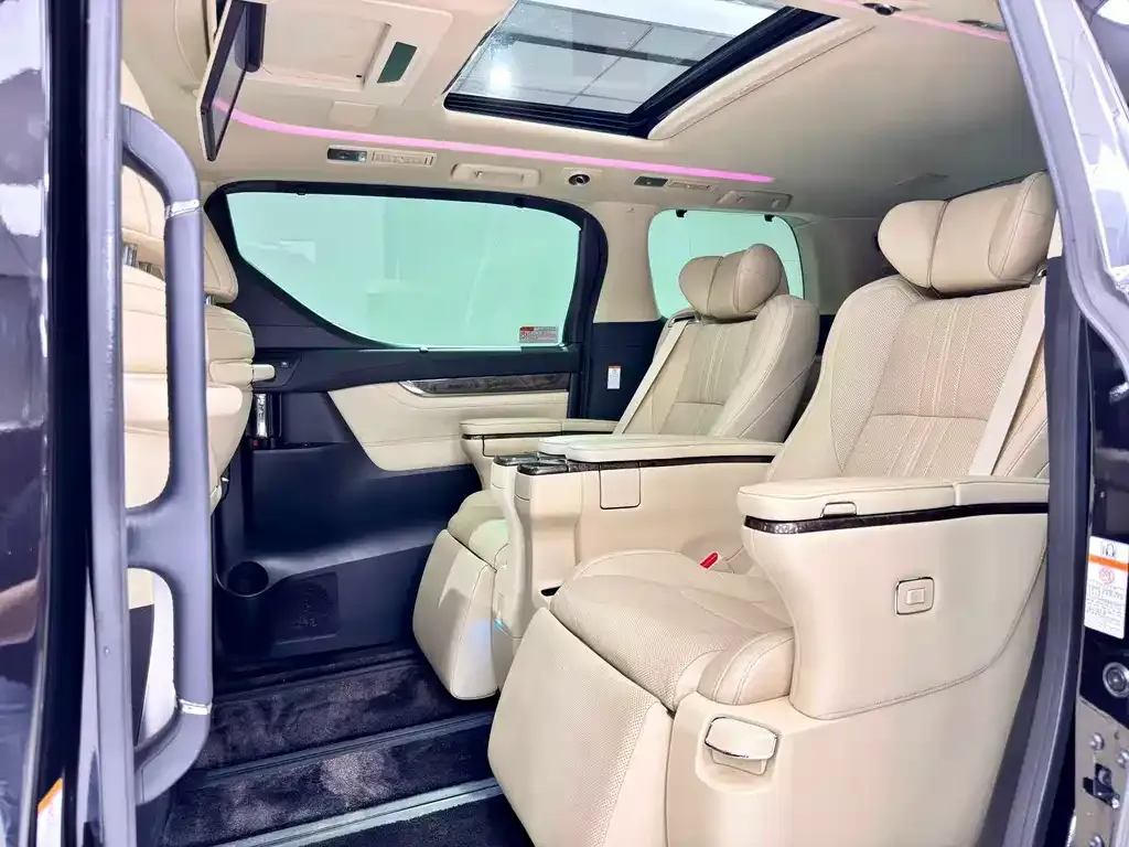 Toyota Alphard — фото 5
