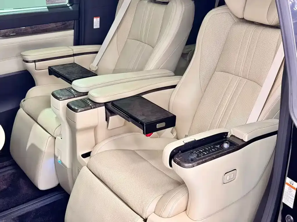 Toyota Alphard — фото 6