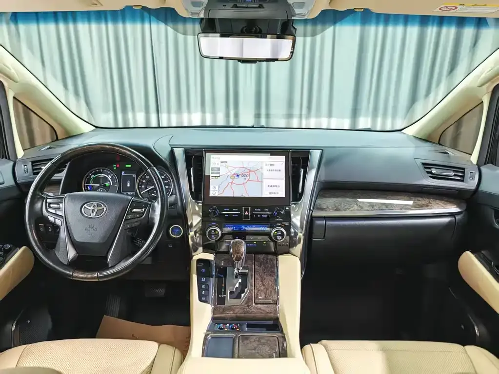 Toyota Alphard — фото 8
