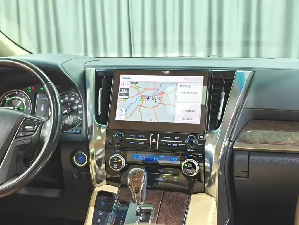 Toyota Alphard — фото 9