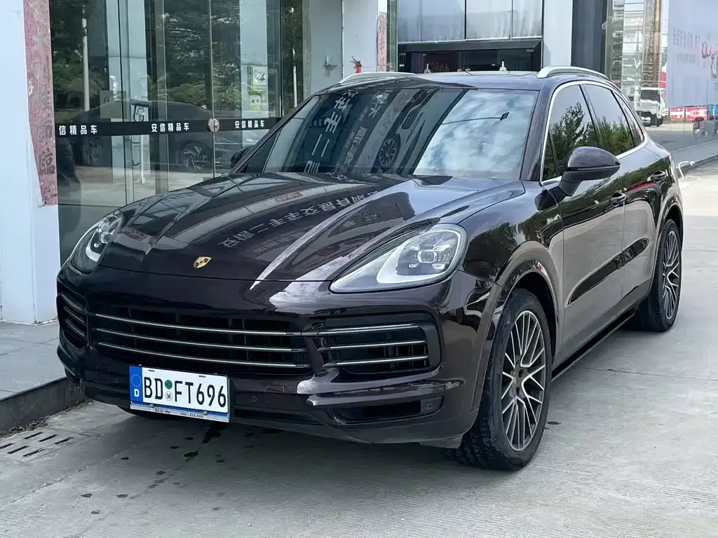 Porsche Cayenne — фото 1