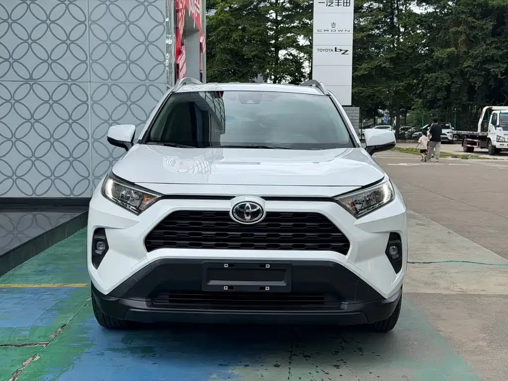 Toyota RAV4 — фото 2
