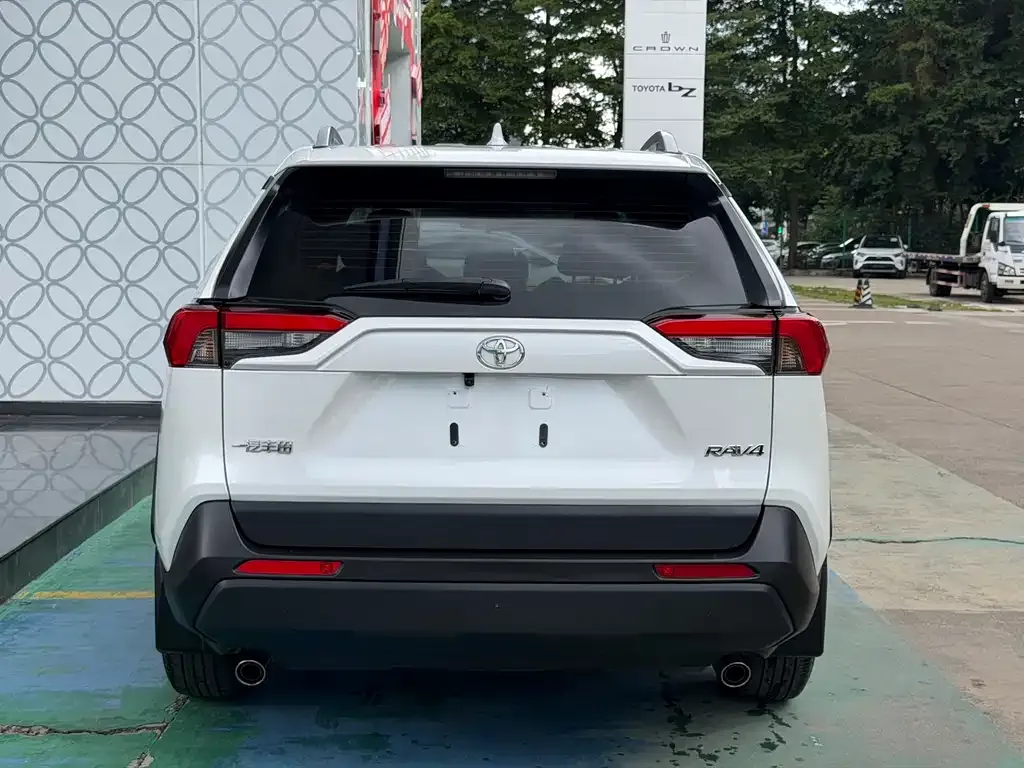 Toyota RAV4 — фото 5